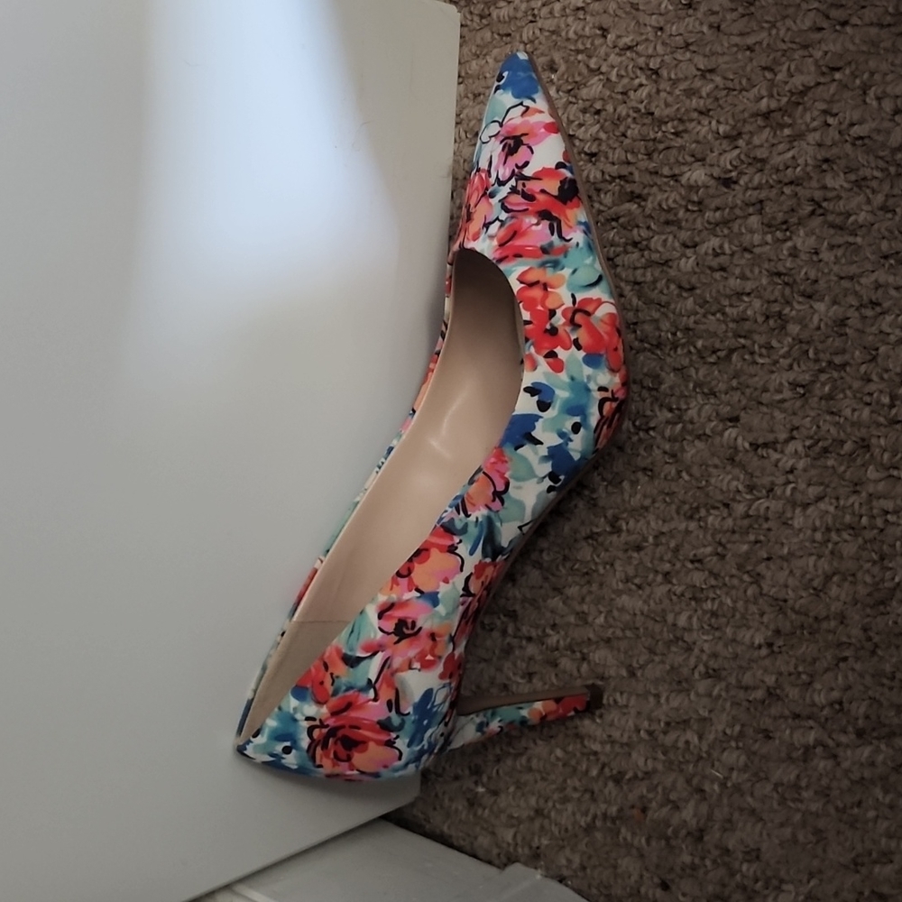 Floral heel